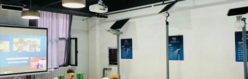 你見(jiàn)過(guò)這樣的太陽(yáng)能路燈展廳嗎？