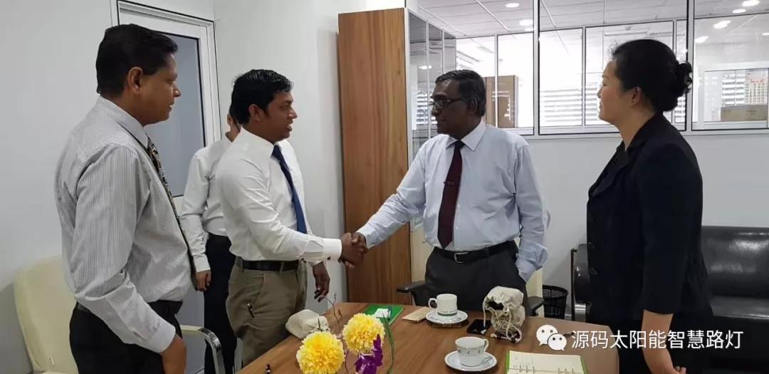 總統(tǒng)、發(fā)展局主席齊齊發(fā)聲，源碼火遍這個(gè)國家